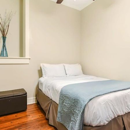 E Bay St Loft By City Market And River Street Savannah Bagian luar foto