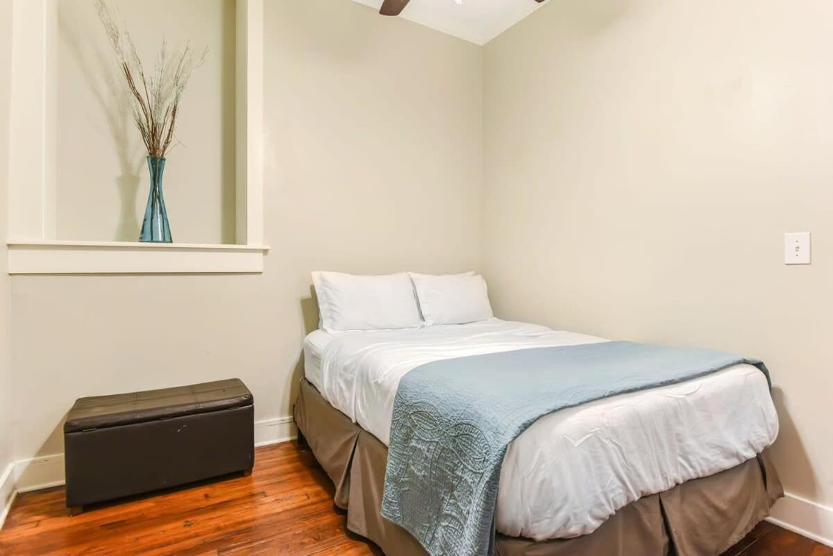 E Bay St Loft By City Market And River Street Savannah Bagian luar foto