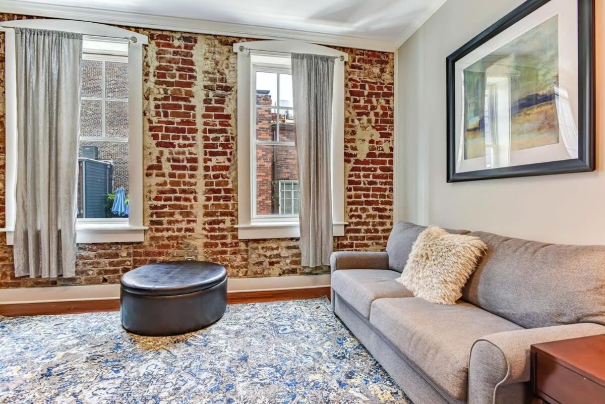 E Bay St Loft By City Market And River Street Savannah Bagian luar foto